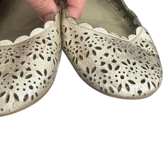 Coach Women's Gold Scalloped Floral Laser Cut Ballet Flats - Size 8 - Picture 3 of 7